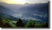 Col de Joux Plane (1704m)

Blick von der Joux Plane Sdseite Richtung SO ber Samoens (700m) und zum Mont Blanc (4808m)