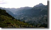 Colle di Sampyre (2284m)

Blick vom Colle di Sampyere (2284m) Richtung West zum Monte Viso (3841m, rechts) und ber das Valle Varaita, welches zum Colle Agnel (2744m) fhrt. In der Bildmitte gut zu erkennen, ist der kleine Stausee bei Ponte Chiannale (1620m). 