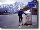Oberalppass (2046m)

Auf dem Oberalppass (2046m) im Juni 2001