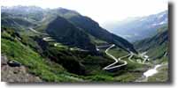 Passo del San Gottardo - St. Gotthard (2108m)

Die alte Gotthard Sdrampe fhrt kehrenreich durch das Val Tremola - auf dem hier sichtbaren Bereich (ab ca. 1500m) durchgehend auf auf Kopfsteinpflaster!