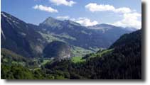 Latenser Furka -Furkajoch (1761m)

Blick von der Furkajoch Strecke auf Au (790m) und Diedamskopf (2091m), auf den eine Seilbahn fhrt.