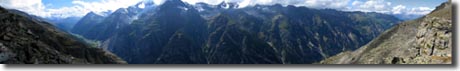  28.7.03 Rundblick vom höchsten Punkt des Europawegs Grächen-Zermatt: Steinpass Grosser Graben(2660m) auf das westliche Mattertal