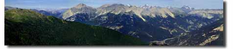  Auf der Assieta Kammstrecke (ca. 2400m) mit Blick Richtung West zum Mont Chaberton (3136m)